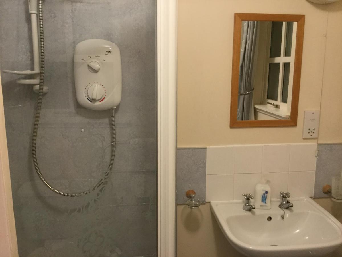 Three-Bedroom Old Cottage Free Parking Inverness Esterno foto