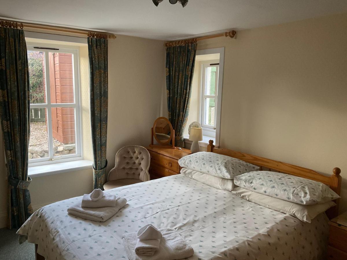 Three-Bedroom Old Cottage Free Parking Inverness Esterno foto
