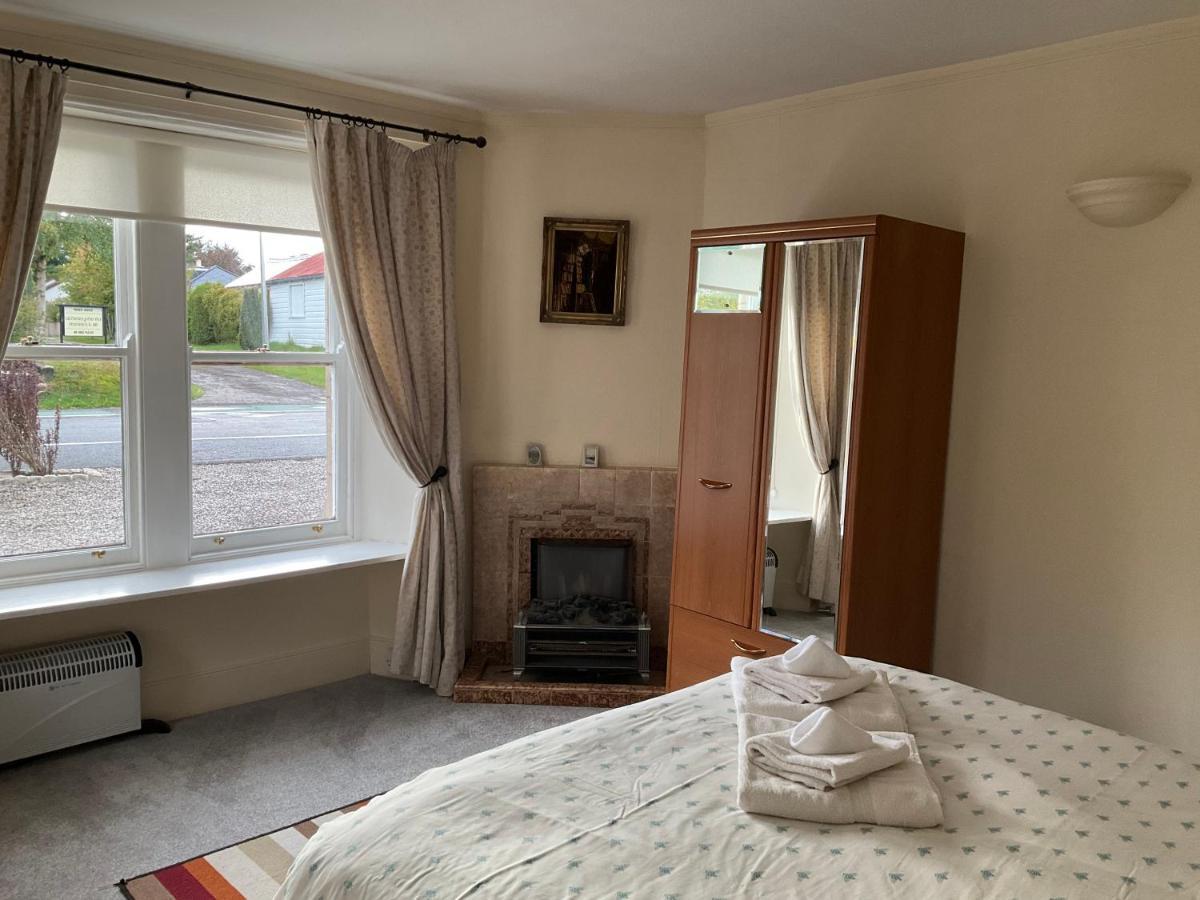 Three-Bedroom Old Cottage Free Parking Inverness Esterno foto