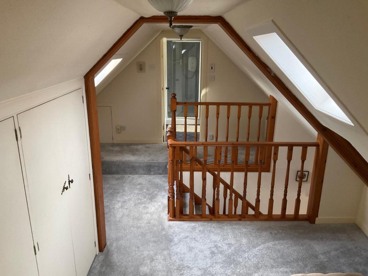 Three-Bedroom Old Cottage Free Parking Inverness Esterno foto